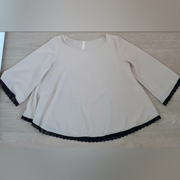 BEIGE CHIFFON Blouse with lace trim - Picture 3 of 3